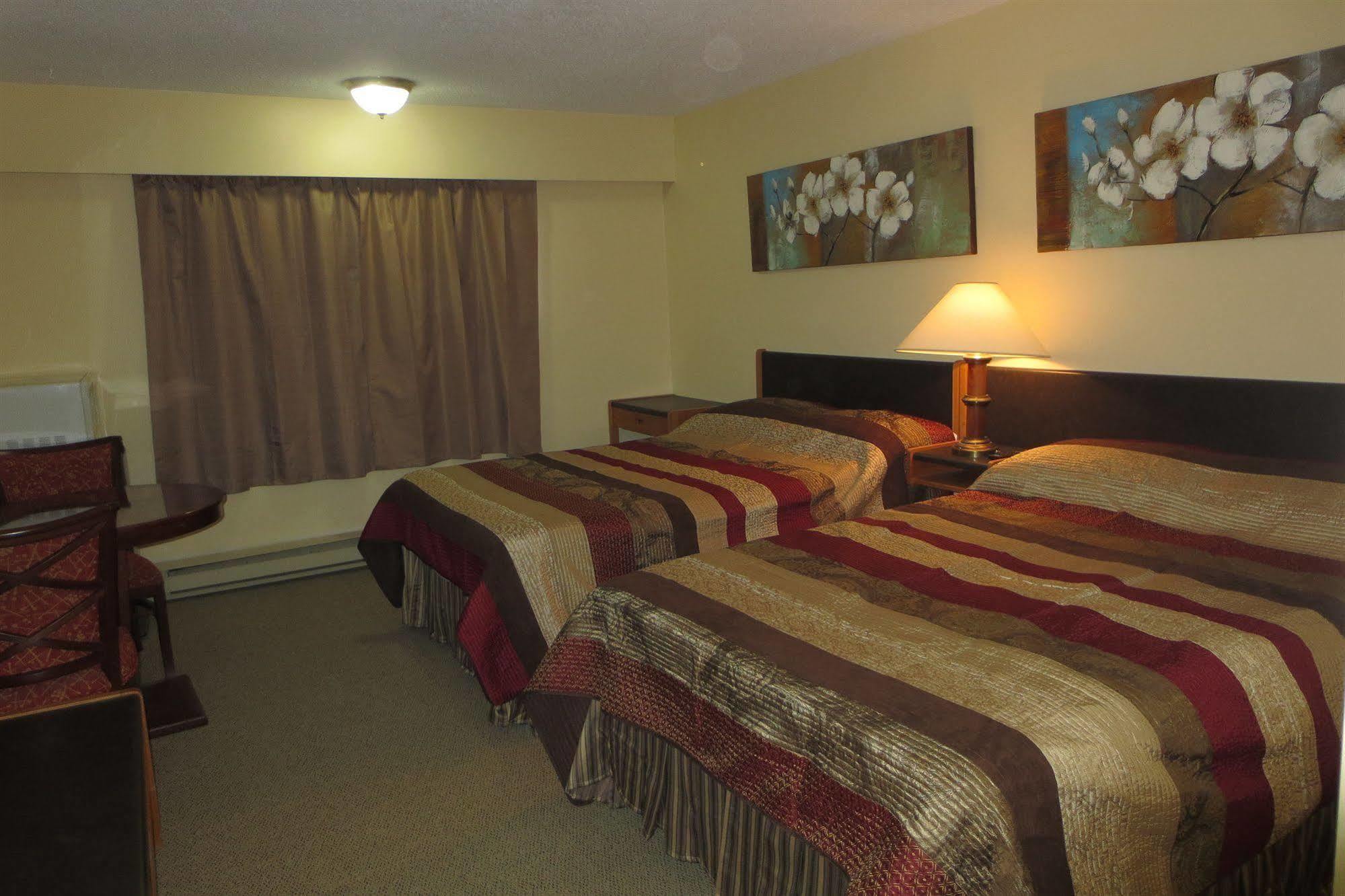 Vanderhoof Inn Bagian luar foto