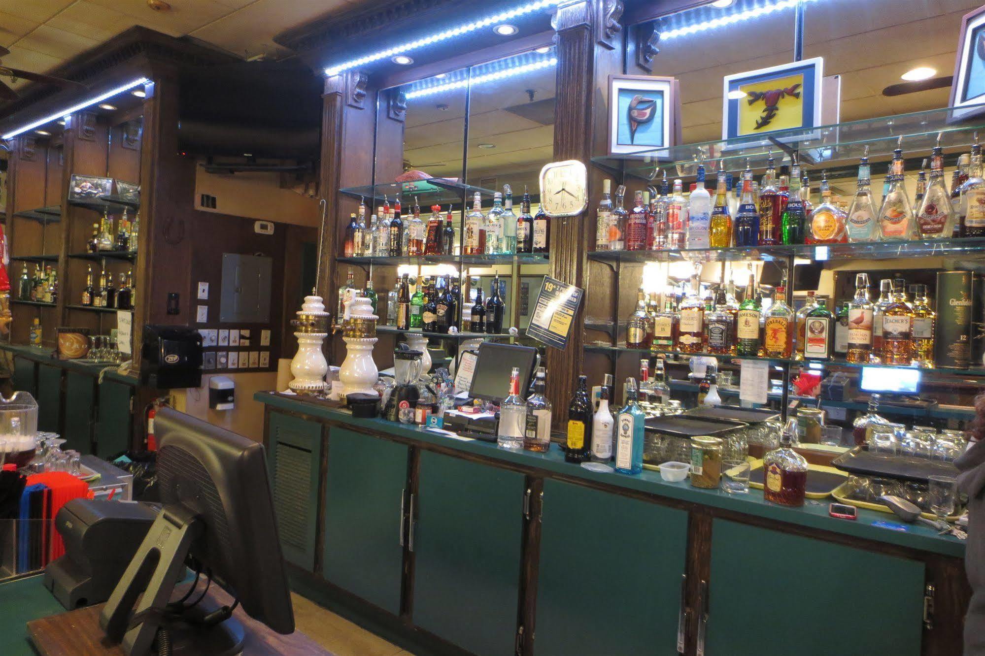 Vanderhoof Inn Bagian luar foto